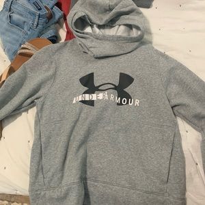 grey under armour sweatshirt